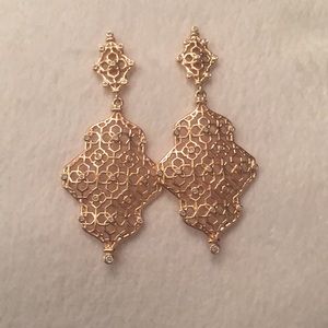 Beautiful rose gold Kendra Scott earrings! *rare